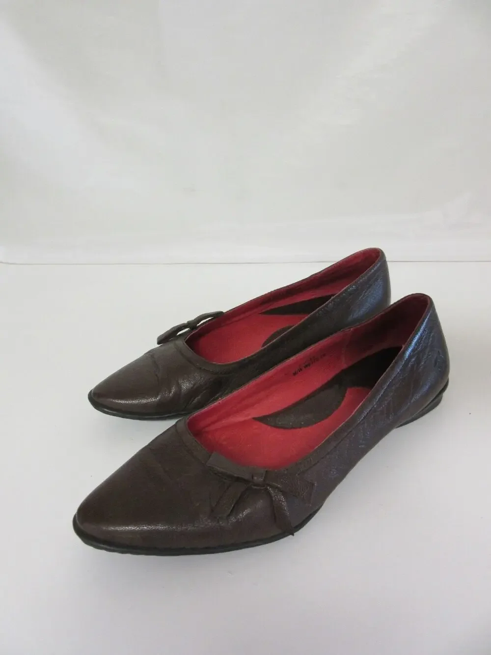 BORN Women's Dark Brown 7M Pointed Toe Comfort Flats